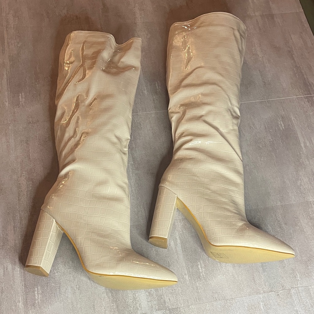 Elegant Cream Faux Croc Knee-High Women's Boots- Sz 10 - Picture 10 of 16